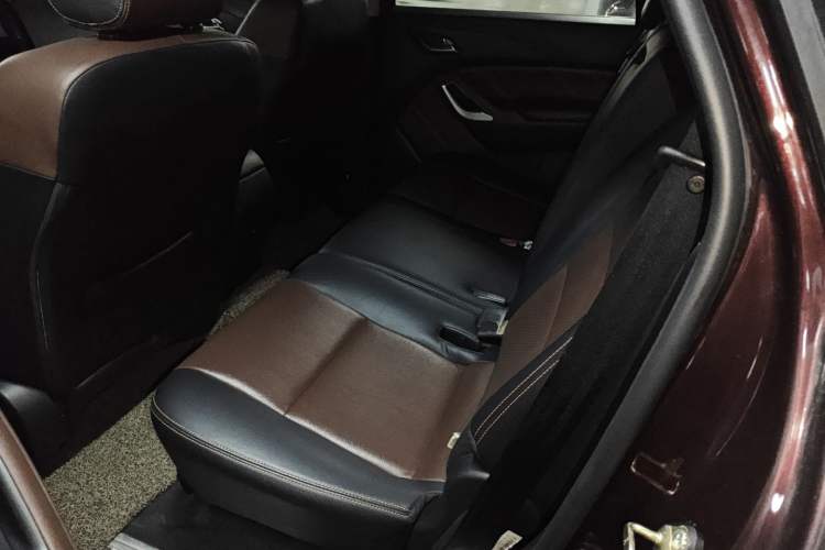 Used JMC Yusheng S350 2016 2.0T Automatic Two-Wheel Drive Gasoline Luxury Version with Sunroof 5 Seats