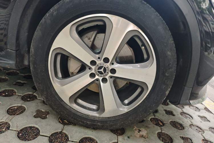 Used Mercedes-Benz GLC 2017 GLC 260 4MATIC Luxury Model Right Front Wheel Hub