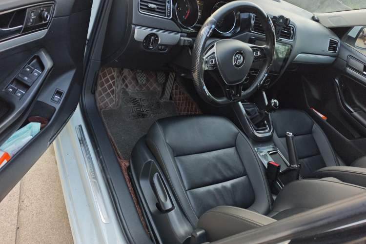 Used Volkswagen Sagitar 2018 1.6L Manual Comfort Model
