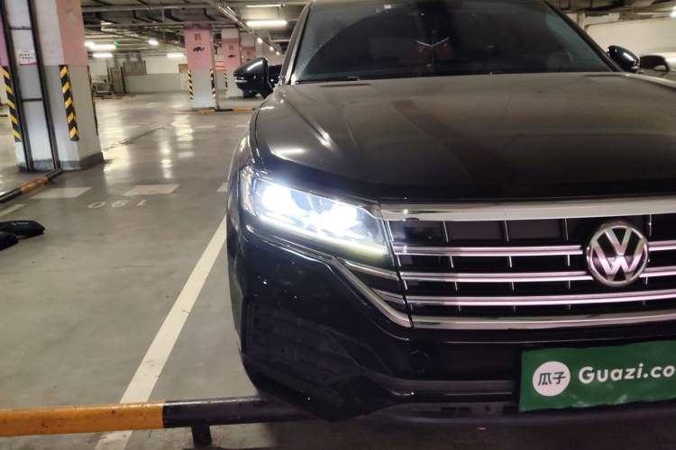 Used Volkswagen Touareg 2019 2.0 TSI Flagship Edition China VI Right Front Headlight