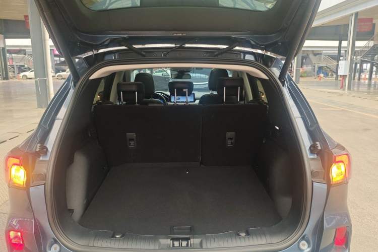 Used Ford Escape 2020 EcoBoost 245 Two-Wheel-Drive Titanium Edition Trunk