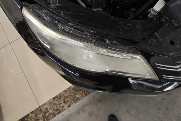 Used Volkswagen Tiguan 2010 2.0 TSI Automatic All-Wheel-Drive Elite Edition Right Front Headlight