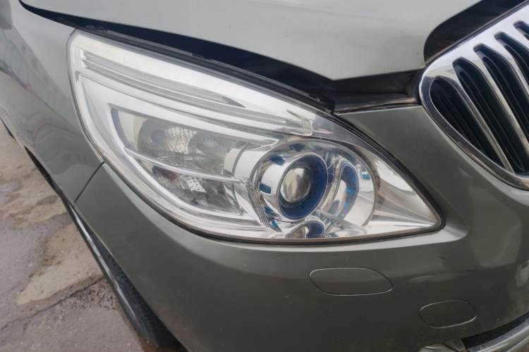 Used Buick GL8 2011 3.0L GT Luxury Business Haoya Edition Right Front Headlight