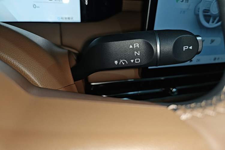 Used Wuling Bingo S 2025 Model 325km Deluxe Edition Gear Lever