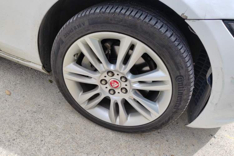 Used Jaguar XEL 2019 2.0T 200 PS Deluxe Edition Right Front Wheel Hub