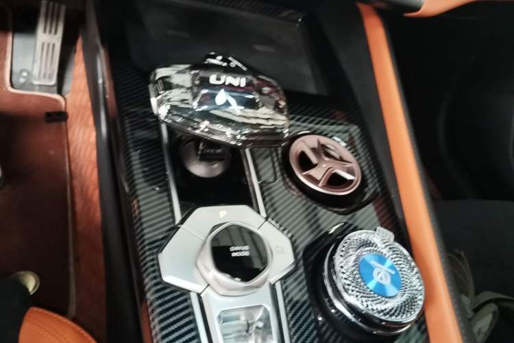 Used CHANGAN UNI-V 2023 2.0T Leading-Speed Edition