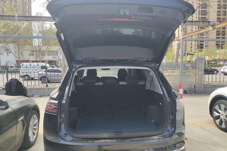 Used Volkswagen ID.6 CROZZ 2022 Long-Range PRO Edition Trunk