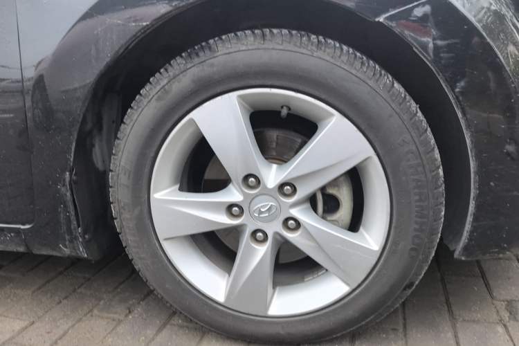 Used Hyundai Elantra (5th Generation / Langdong) 2013 1.6L Automatic Leading Model Right Front Wheel Hub