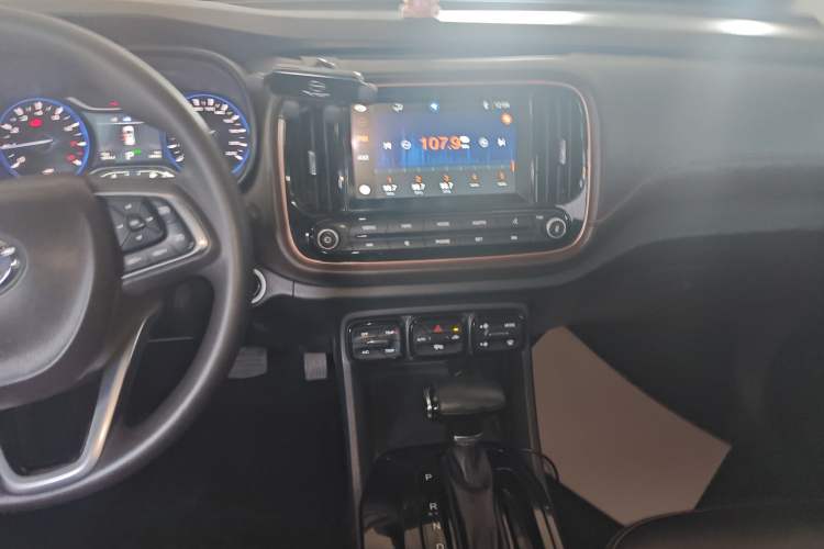 Used GAC Trumpchi GS3 2017 200T Automatic Luxury Edition Audio And AC Panel