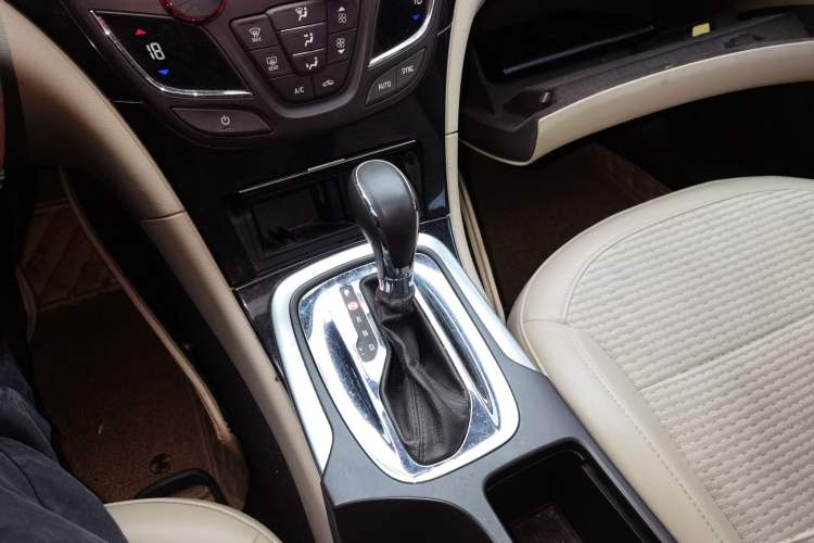 Used Buick Regal 2015 2.0L Leading Fashion Edition