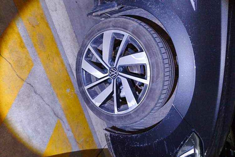 Used Volkswagen Sagitar 2024 300TSI DSG Excellence Edition Right Front Wheel Hub