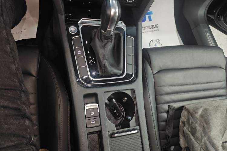 Used Volkswagen Magotan 2019 330TSI DSG Luxury Model China V Standard Gear Lever