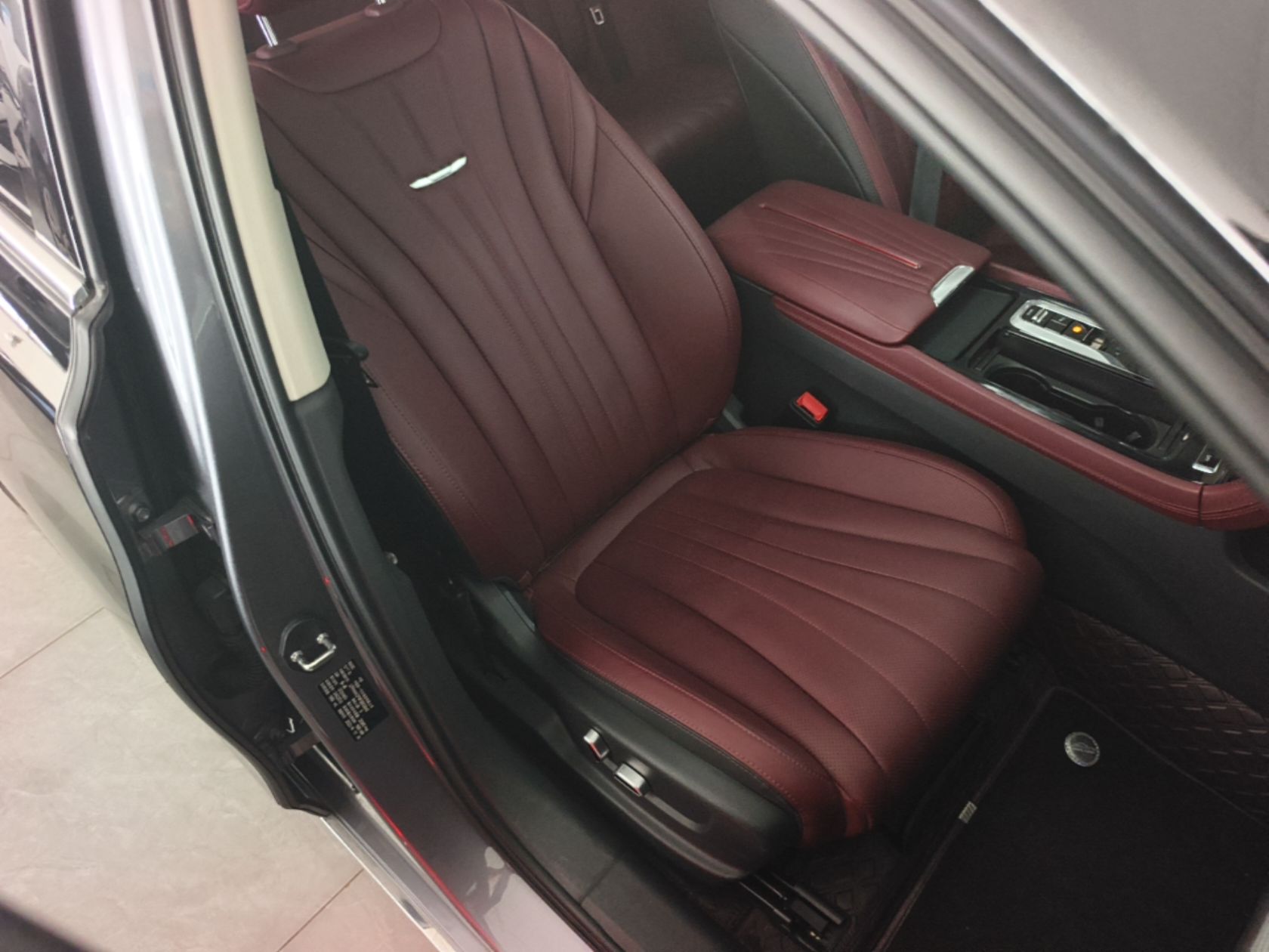 Hongqi H5 2024 2.0T Automatic Smart Connect Flagship Edition - Chinese Trim Xiang — снимка 19