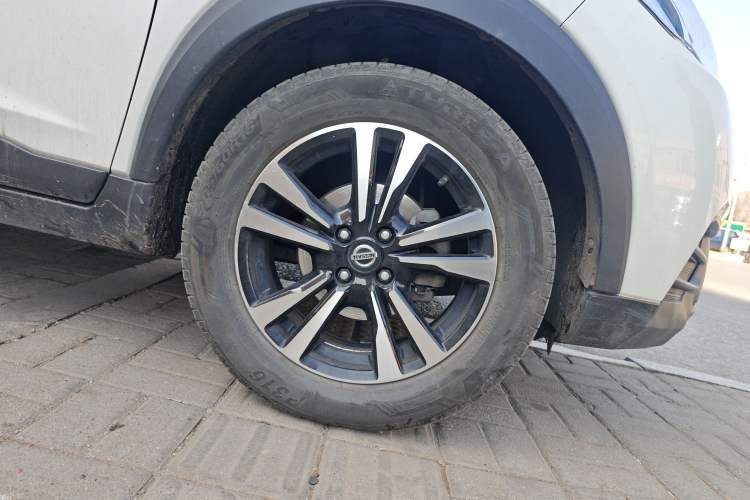 Used Nissan Kicks 2020 1.5L XE Manual Cool Edition
