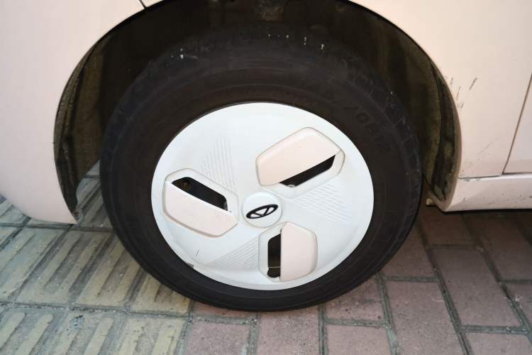 Used Chery QQ Ice Cream 2022 170km Sundae Phosphate Lithium-Ion