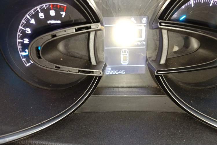 Used Dongfeng Aeolus AX7 2015 2.0L Manual Zhiyi Trim
