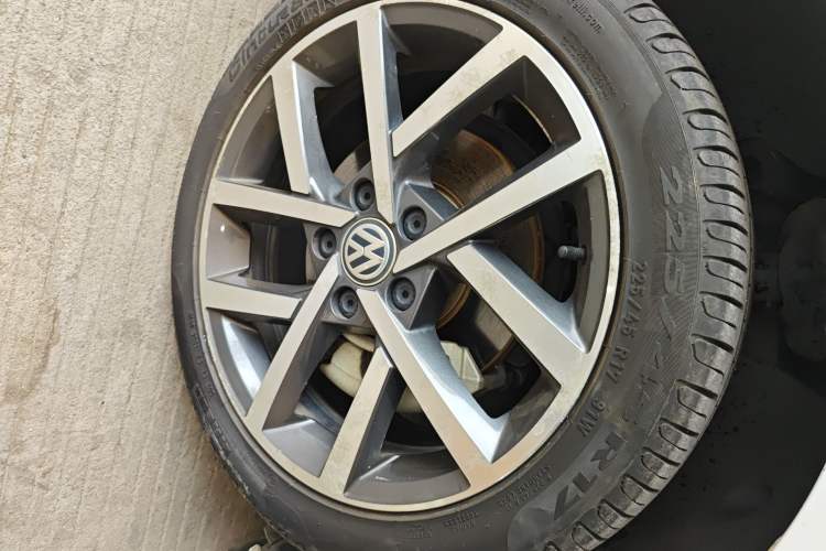 Used Volkswagen Golf 2019 280TSI DSG Luxury Version China VI Standard Right Front Wheel Hub