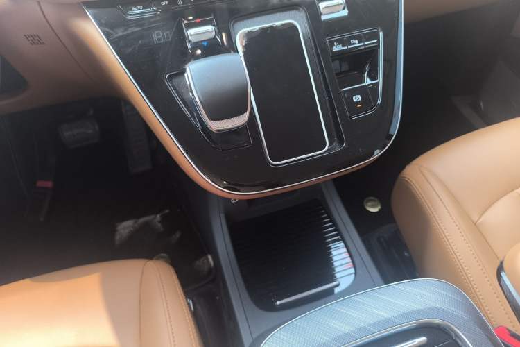 Used Hongqi HQ9 PHEV 2024 2.0T Four-Wheel Drive Business Edition Gear Lever