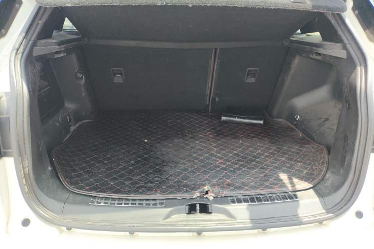 Used Land X7 2015 2.0T Panoramic Luxury Edition Trunk