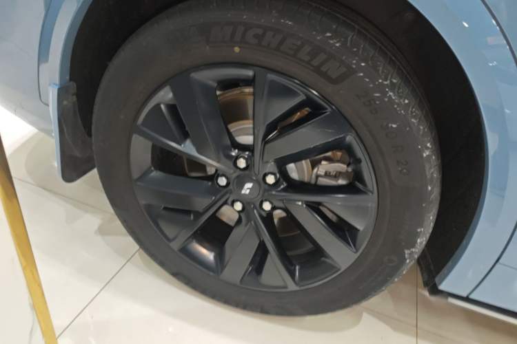 Used Li Auto L8 2023 Max model Right Rear Wheel Hub