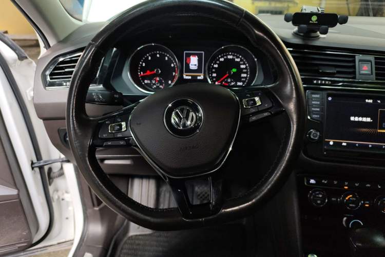 Used Volkswagen Tiguan L 2017 330TSI Automatic Two-Wheel Drive Flagship Edition Steering Wheel