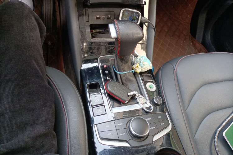 Used BORGWARD BX5 2017 20TGDI Automatic Two-Wheel Drive Pioneer Edition Gear Lever