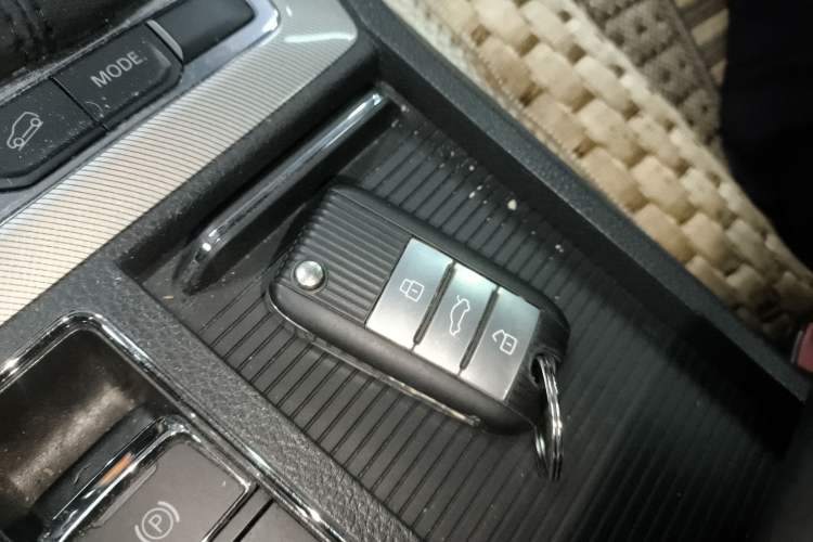 Used Roewe RX5 New Energy 2019 eRX5 50T 4G Connected Excellence Edition Vehicle Key