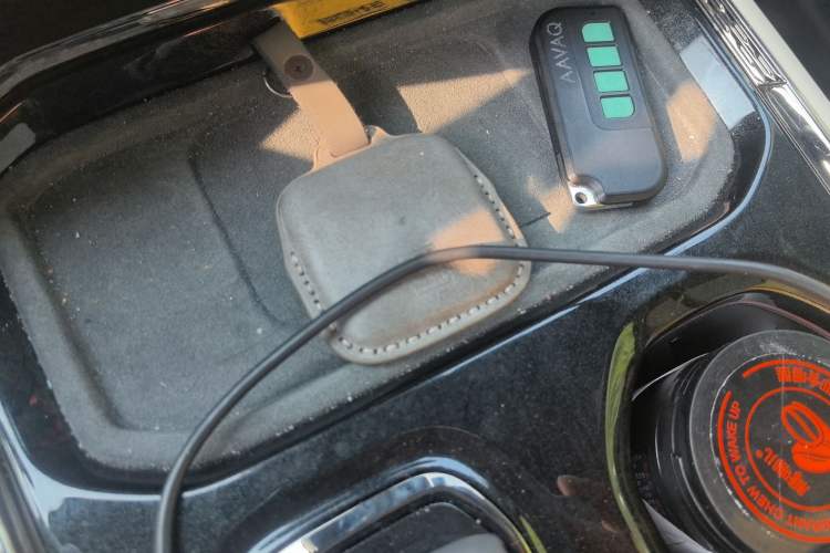 Used Zeekr 009 2024 7-Seater Walk-Through Version Four-Wheel Drive 108 kWh Vehicle Key