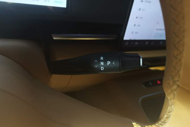 Used VOYAH Dream 2025 PHEV Four-Wheel Drive Prestige Kunpeng Edition
