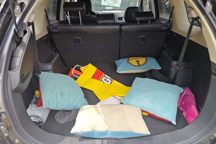 Used Mitsubishi Outlander 2014 2.4L 4x4 Deluxe Value Edition 7 Seats Trunk