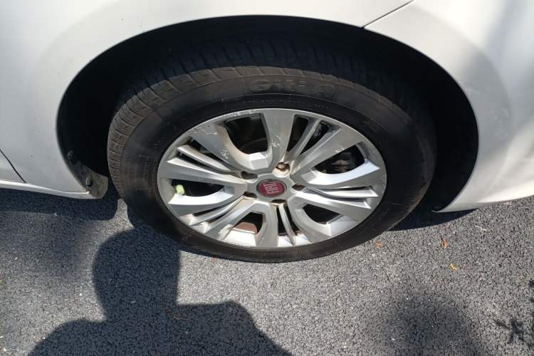 Used Fiat Viaggio 2015 1.4T Automatic Jingxiang Edition Right Front Wheel Hub