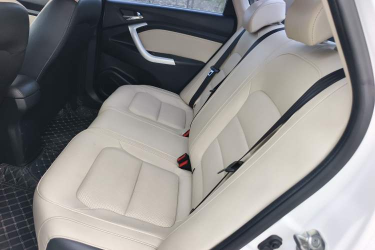 Used CHANGAN Alsvin V7 2015 1.6L Automatic Enjoyment Model China IV Standard
