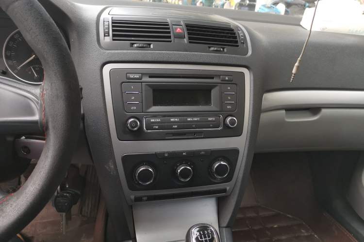 Used Skoda Octavia 2015 Classic Model 1.6L Manual Eado Version
