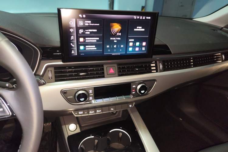 Used Audi A5 2023 Coupe 40 TFSI Fashionable and Dynamic Model Audio And AC Panel