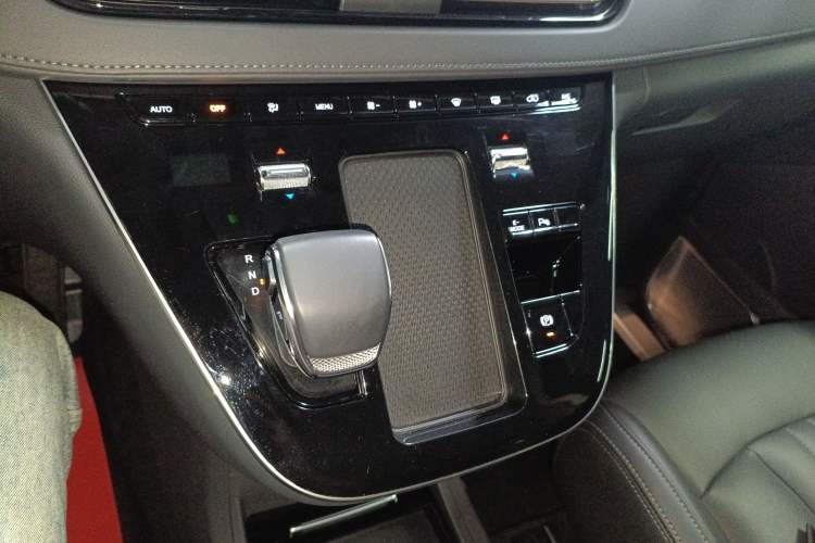 Used Hongqi HQ9 PHEV 2024 2.0T Four-Wheel Drive Business Edition Gear Lever