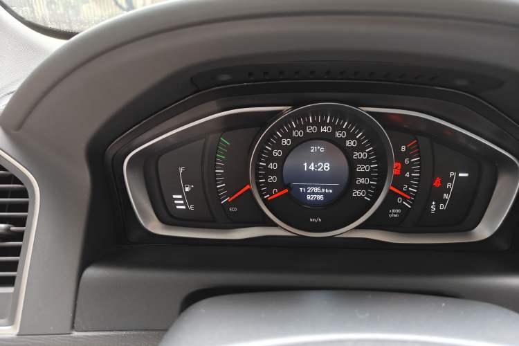 Used Volvo XC60 2017 T5 AWD Smart Upgrade Edition Instrument Cluster