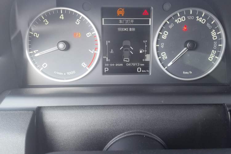 Used Land Rover Discovery 2016 3.0 SC Obsidian Black Heritage Edition HSE Odometer Close Up