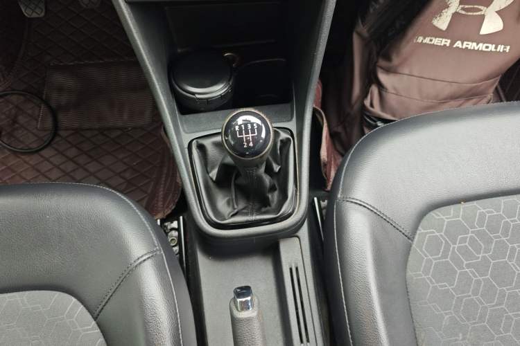 Used Volkswagen Santana 2015 1.6L Manual Comfort Edition Gear Lever