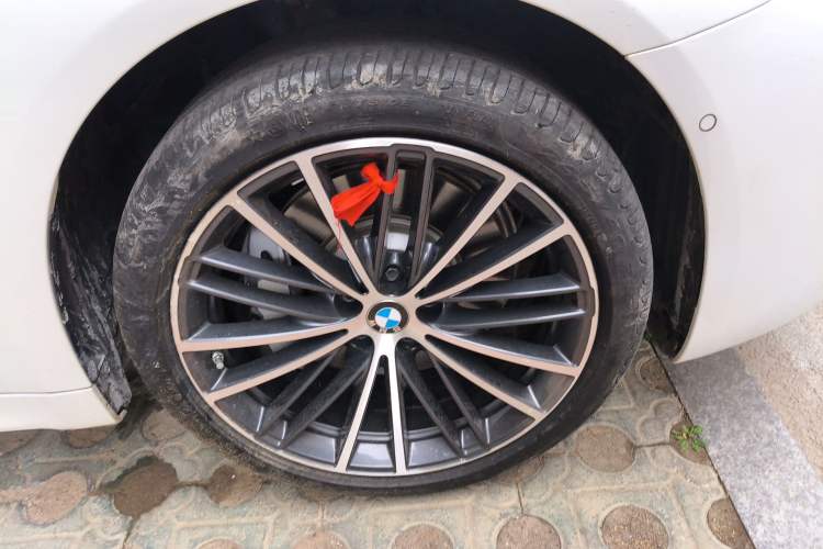 Used BMW 5 Series 2023 530Li Leading Model M Sport Package Right Front Wheel Hub