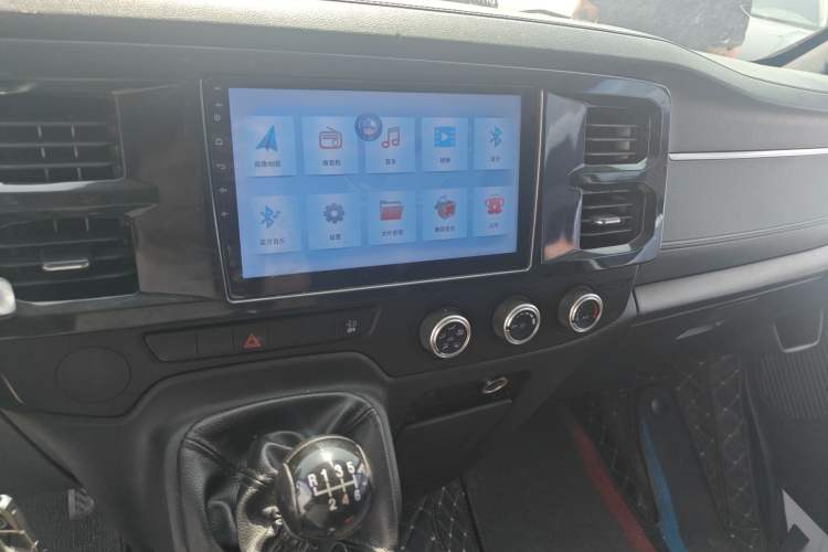 Used JMC Fushun 2023 2.0T Automatic Long-Wheelbase Mid-to-High Roof Commercial Van-Type Transport Vehicle – 2/3 Seats