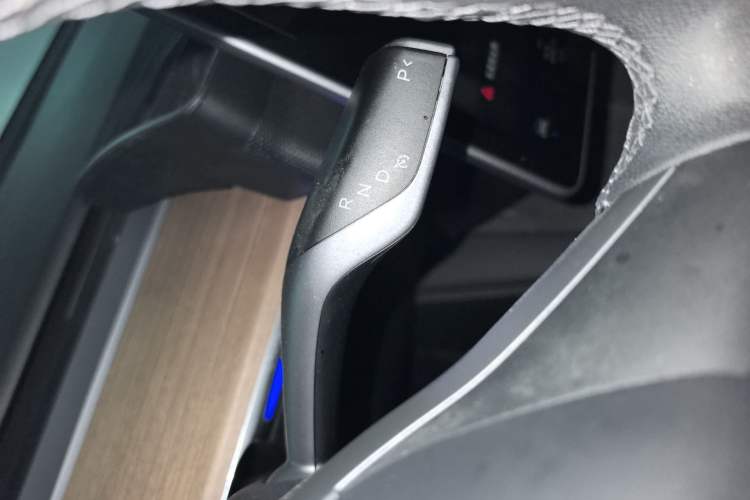 Used Tesla Model 3 2021 Revised Version II – Performance High-Performance All-Wheel-Drive Edition Gear Lever