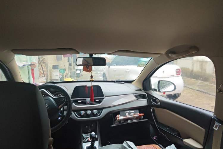 Used Baojun 310W 2017 1.5L Manual Fashion Model China V