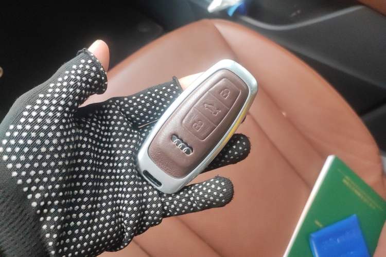 Used Audi Q7 2023 45 TFSI quattro S line Sport model Vehicle Key