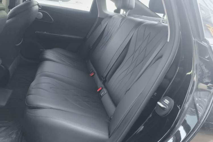 Used Fengyun A8L 2025 1.5 TGDI 145 km Comfort Version Left Rear Seat