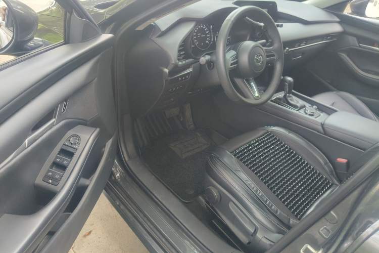 Used Mazda 3 Axela 2021 2.0L Automatic Zhiqing Edition Interior 3