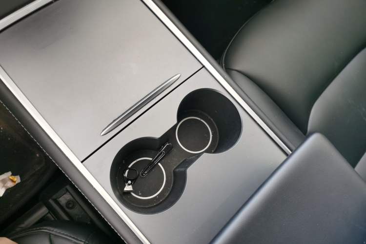 Used Tesla Model Y 2021 Long-Range All-Wheel-Drive Version 3D7