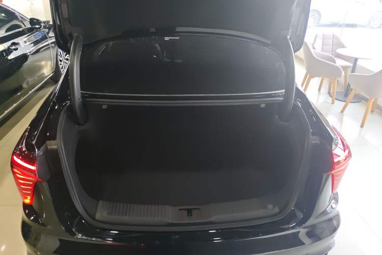 Used Hongqi H5 2025 2.0T Automatic Xuan Ying Edition
