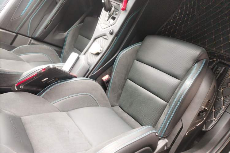 Used Lynk & Co 05 EM-P 2021 1.5TD PHEV HALO Right Front Seat