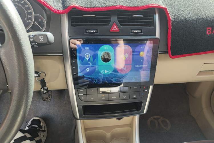 Used BAIC E Series 2012 Hatchback 1.5L Manual Leshang Version Audio And AC Panel