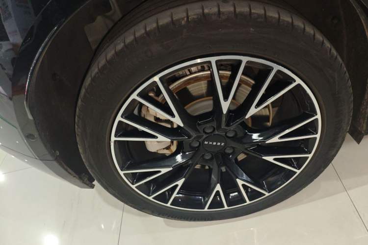 Used Zeekr X 2023 Four-Wheel Drive YOU Edition 4 Seats Right Rear Wheel Hub